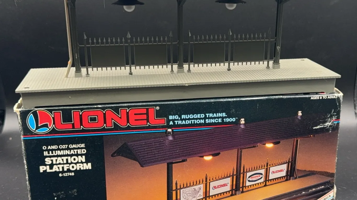 Lionel O & O27 Gauge Illuminated Station Platform