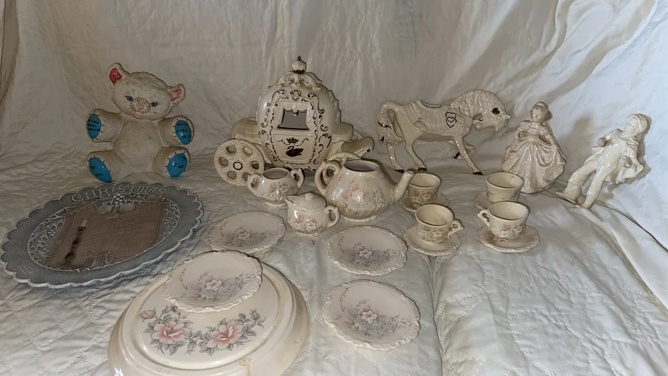Glass tea set and cinderella horse carriage set