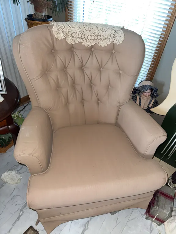Spinning set of tan chairs