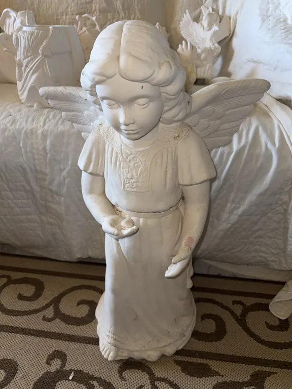 Lot of unpainted ceramic decor