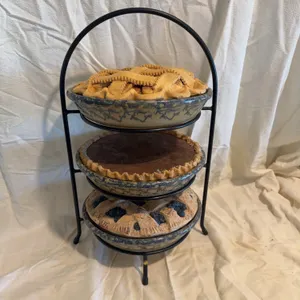 Robinson Ransbottom ￼ Roseville pottery