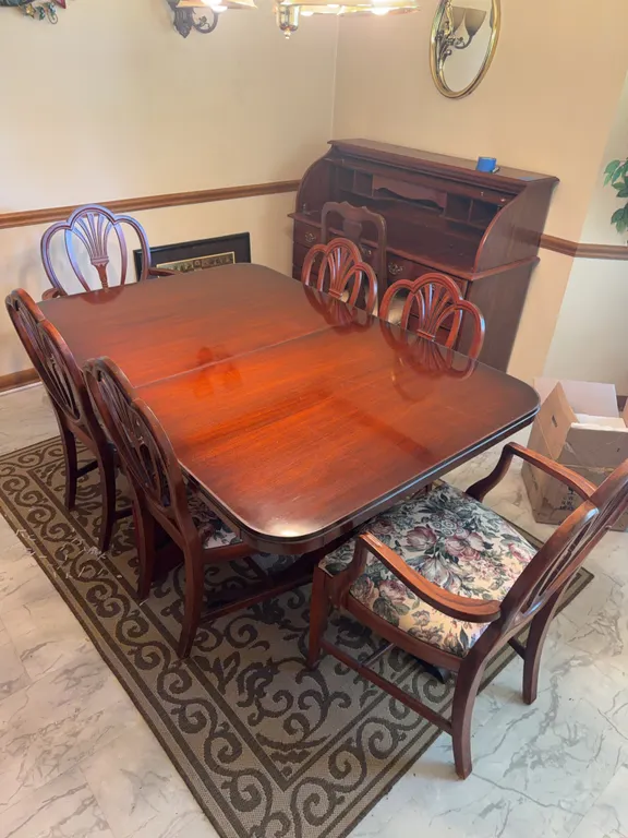 Very Nice dining table with Cover 