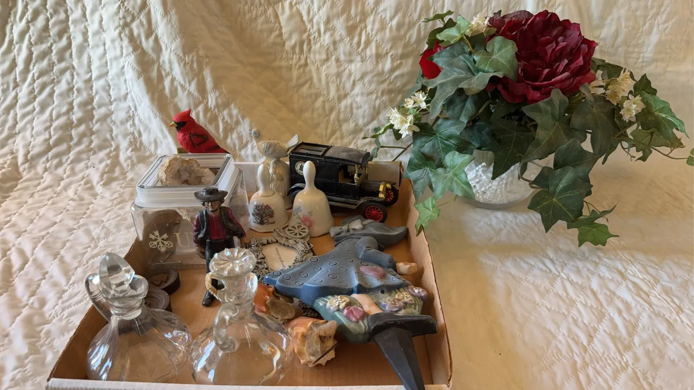 Lot of miscellaneous, small glassware, and false flower and vase