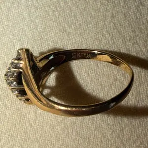 Gold ring Marked 10K THL
