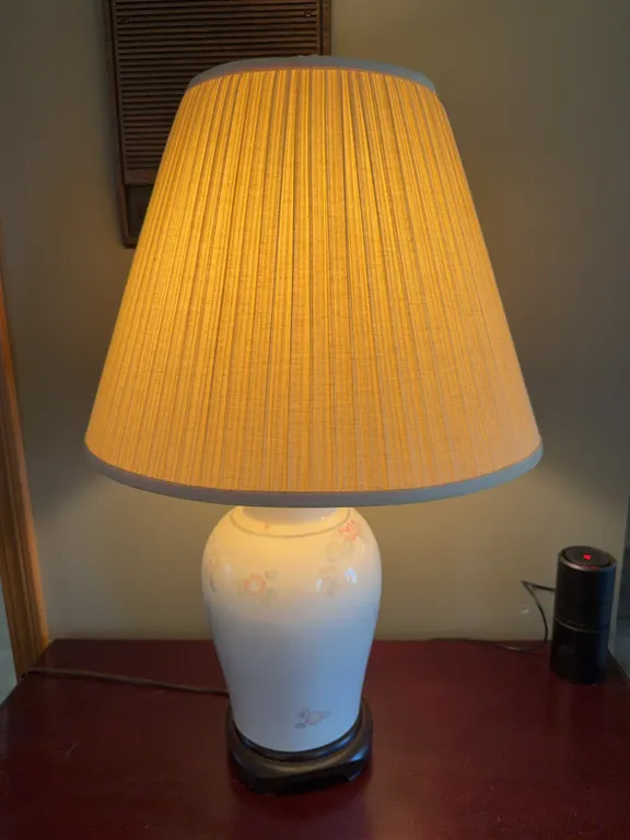 Floral glass lamp