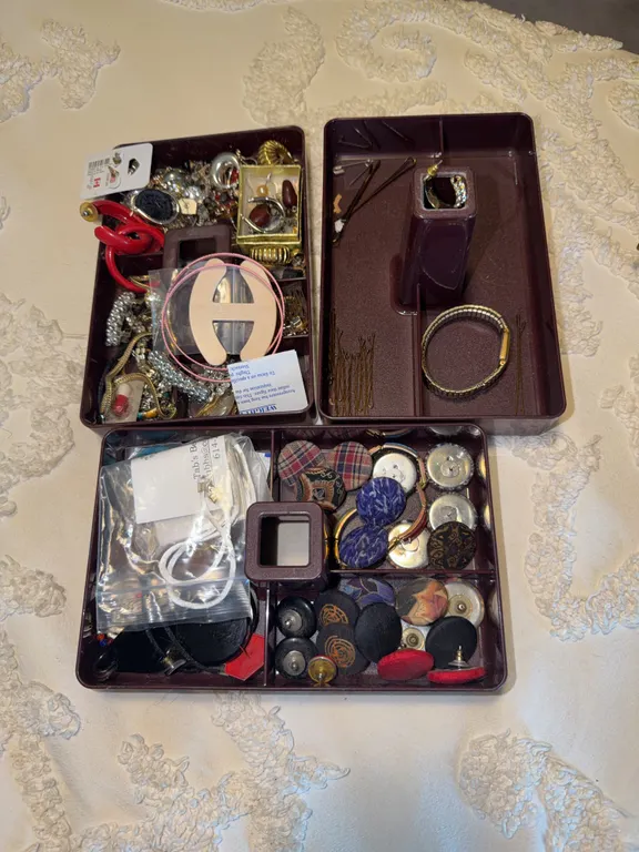 Mic. Jewelry and Buttons