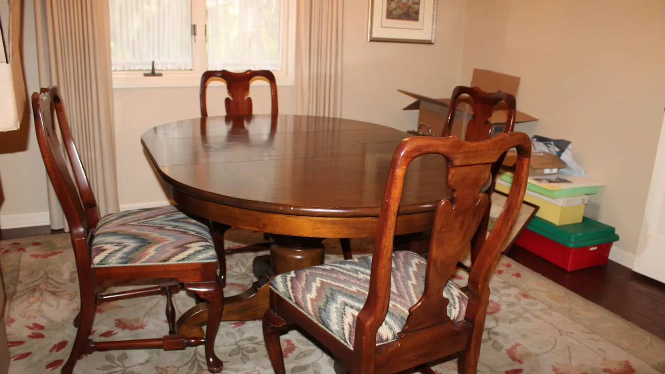 Queen Anne Dining Set