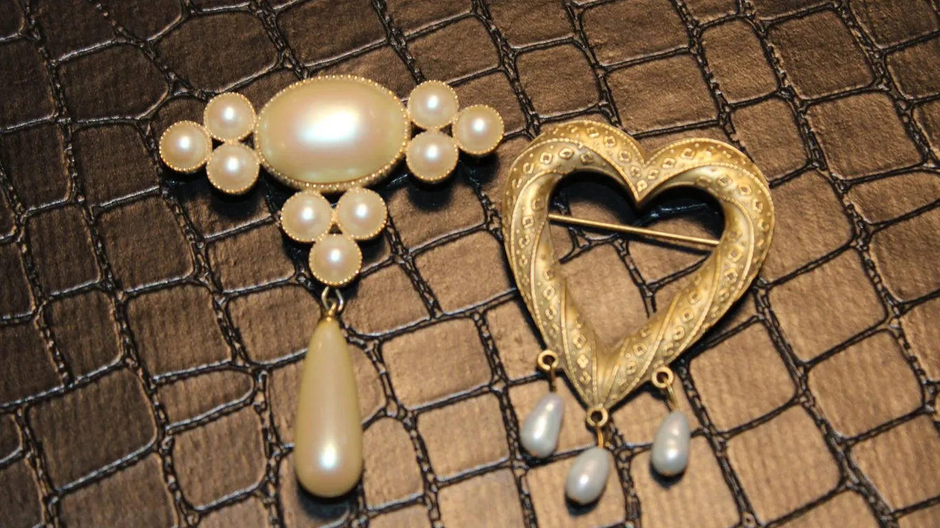 Gold Tone Pearl Brooches: Heart & Oval Drop Set