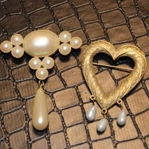 Gold Tone Pearl Brooches: Heart & Oval Drop Set