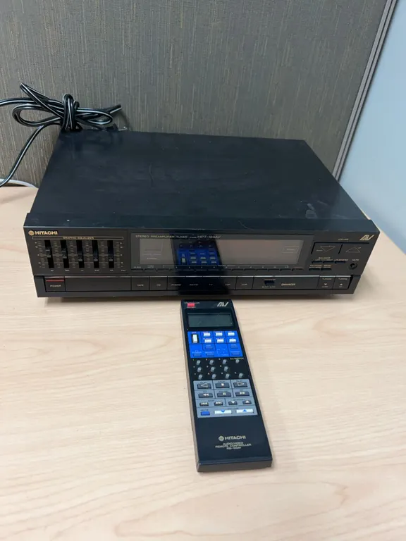 Hitachi HPT-120AV Stereo Preamplifier Tuner with Remote
