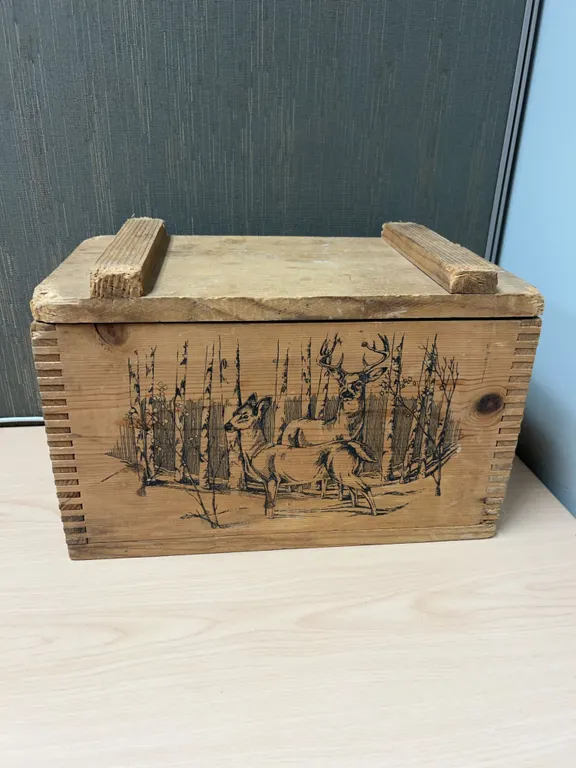 Evans Classic 1994 Wooden Storage Box with Deer Motif
