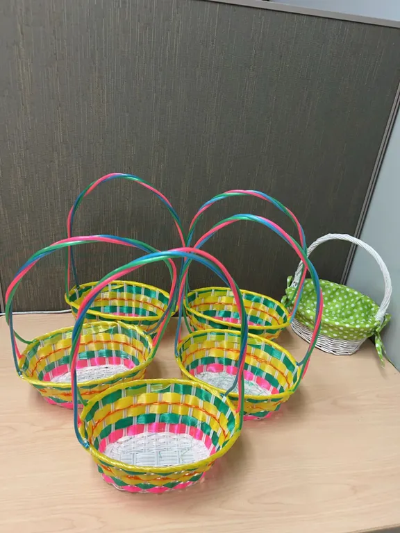 5 Woven Plastic Baskets with Colored Handles