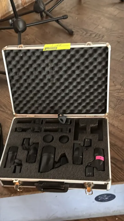 PreSonus DM-7 drum microphone system. Includes (1) BD-1 dynamic kick drum mic, (4) ST-4 dynamic mics with mounts, foam windscreens, and hard-shell car