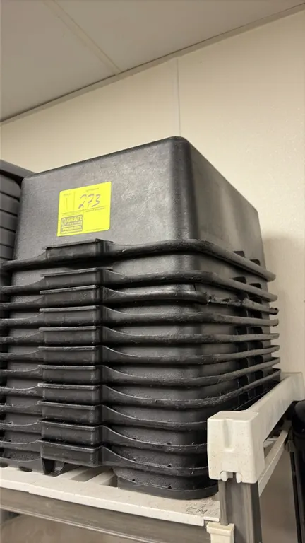 Gray polyethylene bus tubs. Features molded side handles and stackable nesting design. Note: Some units have cracked rims. Shelving not included.
