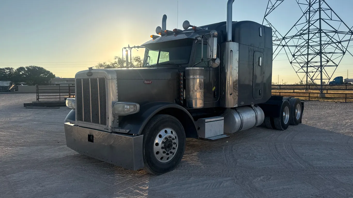 2006 PETERBILT 379 TANDEM AXLE TRUCK TRACTOR VIN: 1XP5D49X06D659360