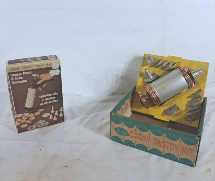 Vintage Mirro Cooky Pastry Kit & Cookie Press and