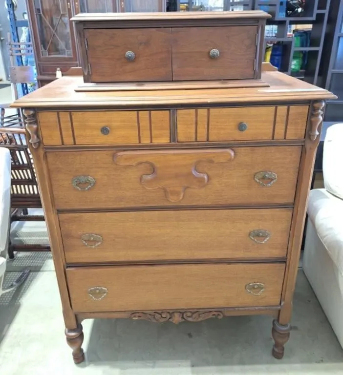 Stunning wooden chest of drawers with a small