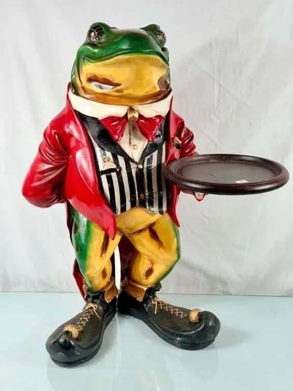 Impressive frog butler statue