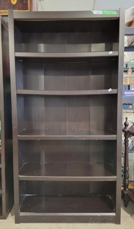 Lovely modern bookshelf
