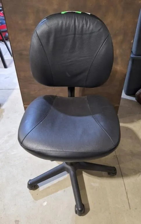 Rolling office chair