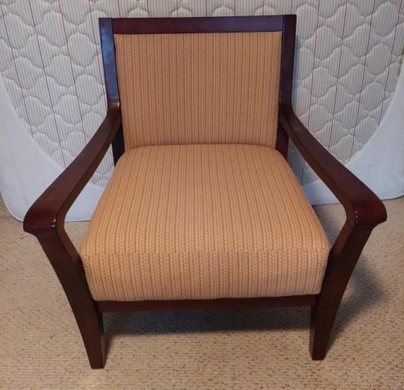 Elegant accent chair