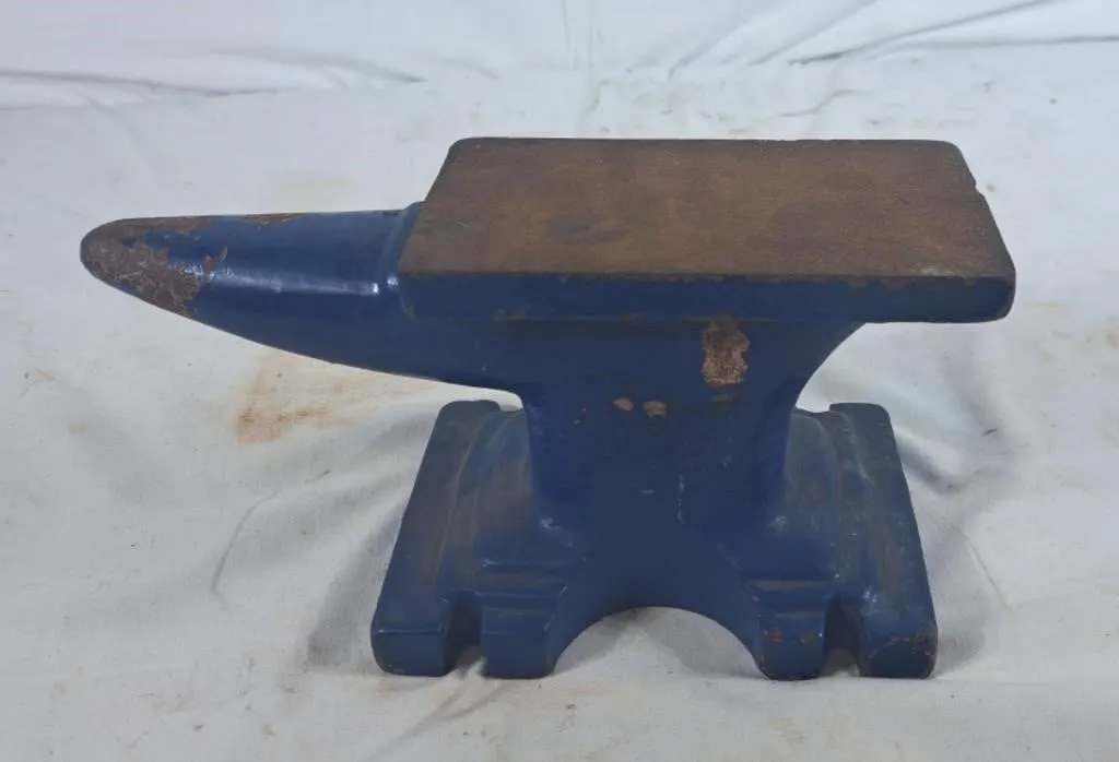 Solid Steel Anvil. 7 1/4" X 4 3/4" Base