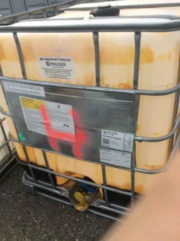 Used Bulk Tote, Previously Contained Paint