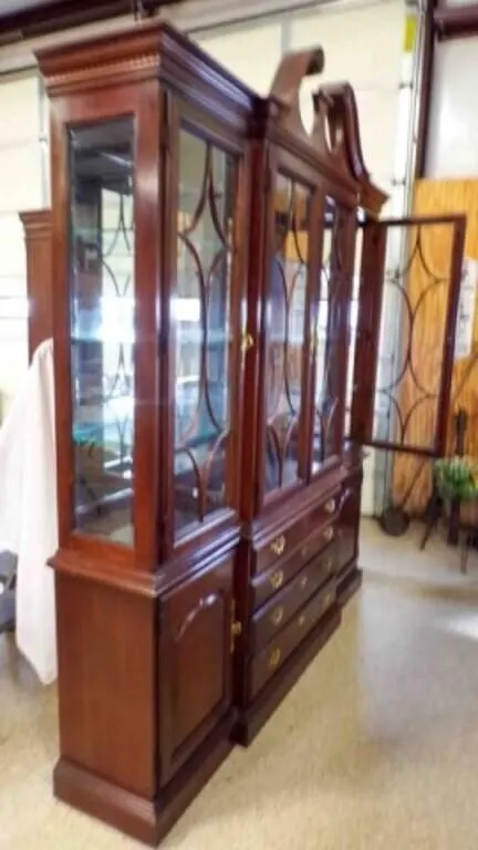 1994 Thomasville Wood Hutch Glass China Cabinet