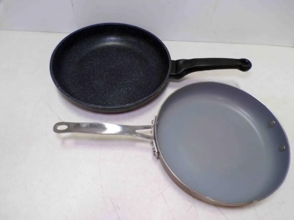 11�" Joycook Non Stick Skillet & 10�" UNBRANDED