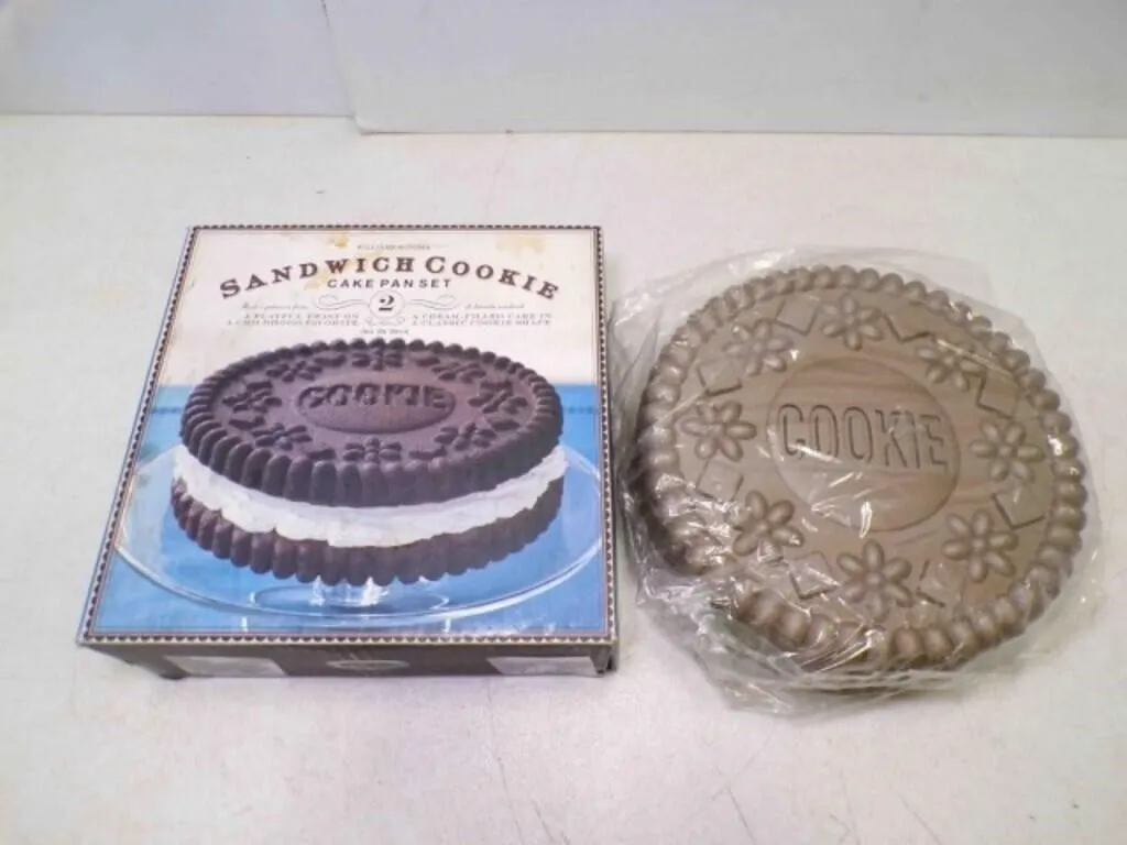 Williams-Sonoma Sandwich Cookie Cake Pan Set