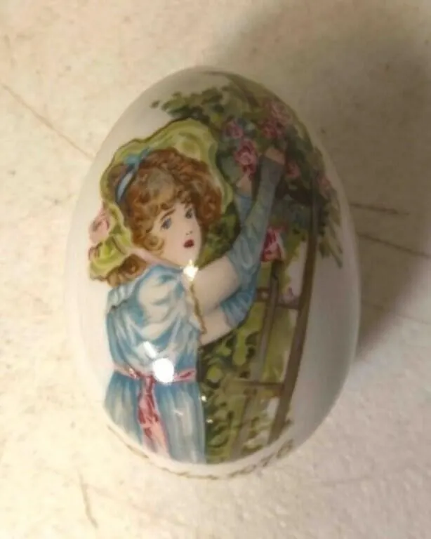1976 Royal Bayreuth Porcelain Annual Easter Egg