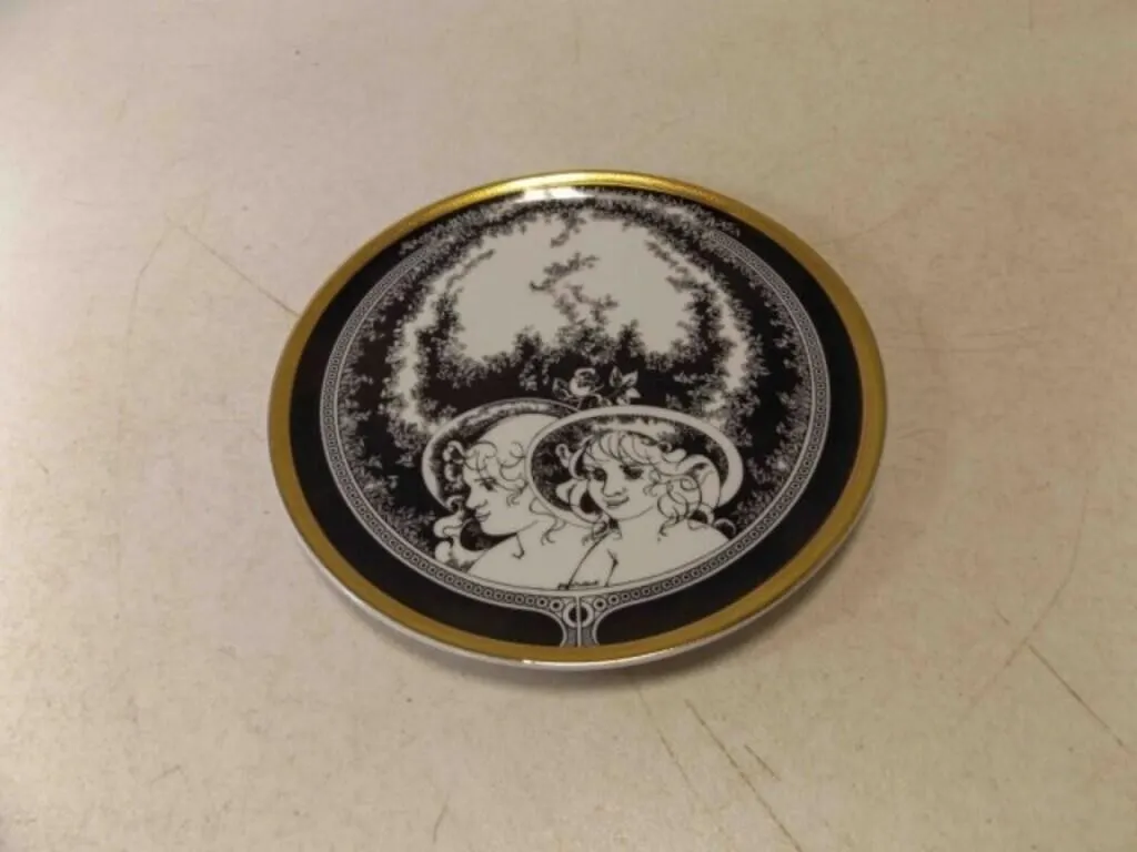 Hollohaza Hungary Porcelain Noi Fejek Decorative