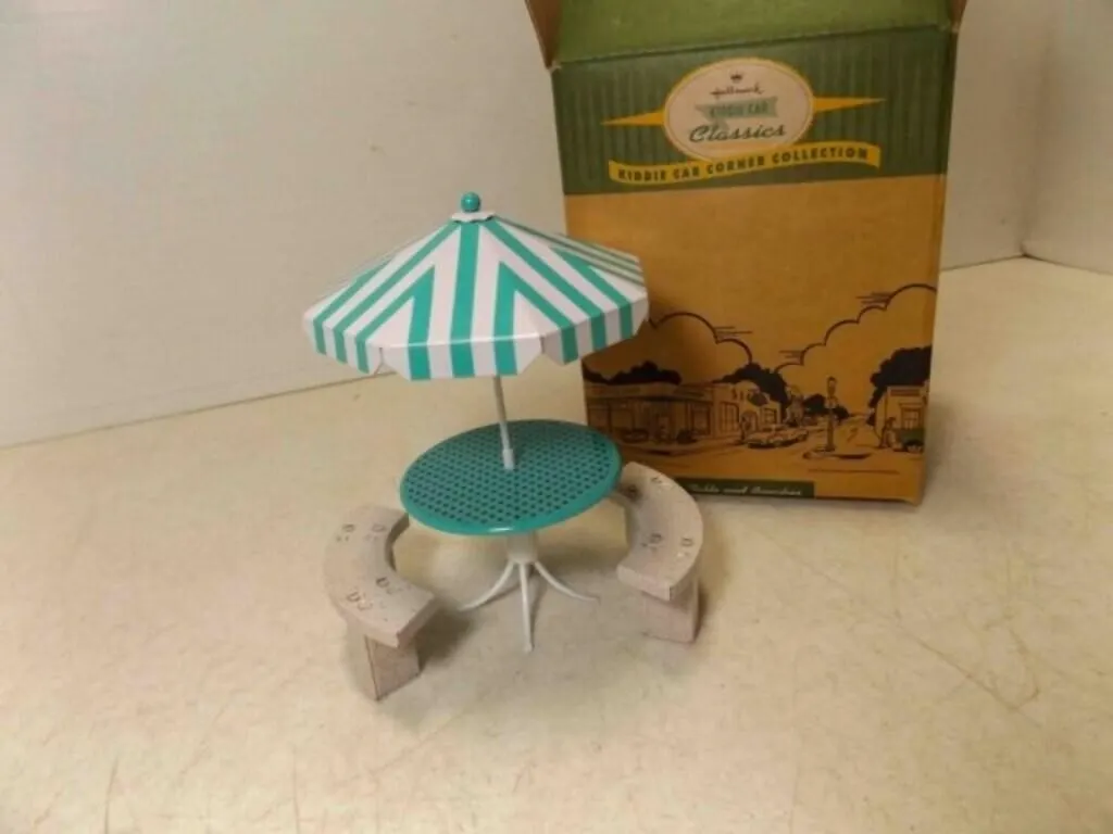 Hallmark Kiddie Car Classics Table & Benches