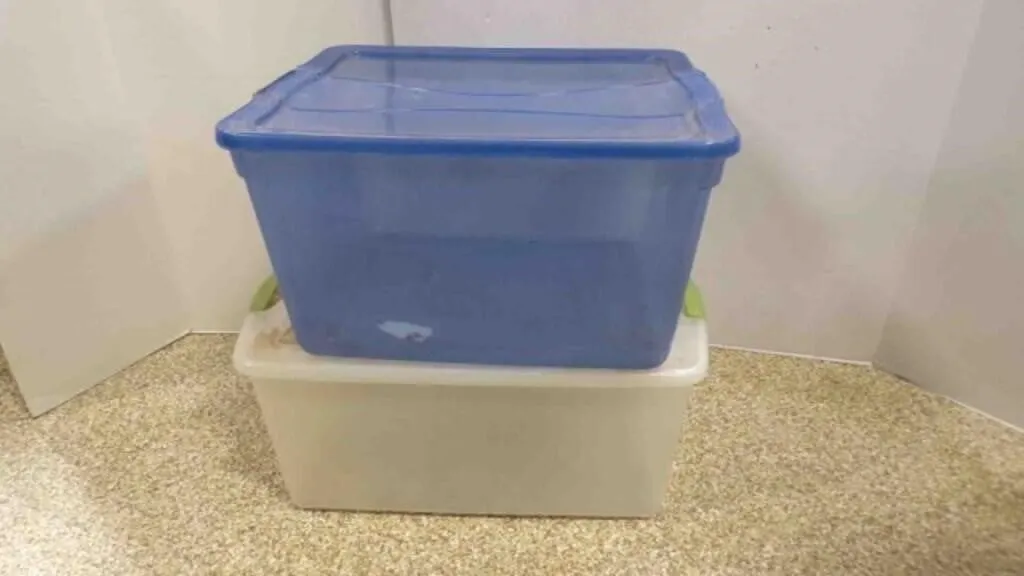 71 QT & 64 QT Storage Totes - w/ LIDS - USED