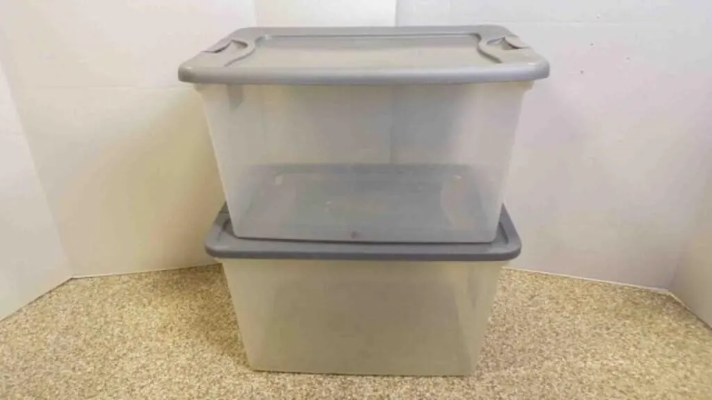 2 Plastic Storage Bins w/2 Matching Lids