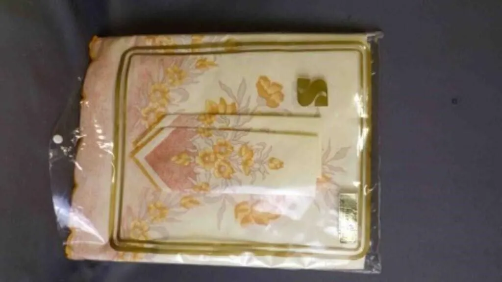 Vintage Floral Table Cloth & 12 Matching Napkins