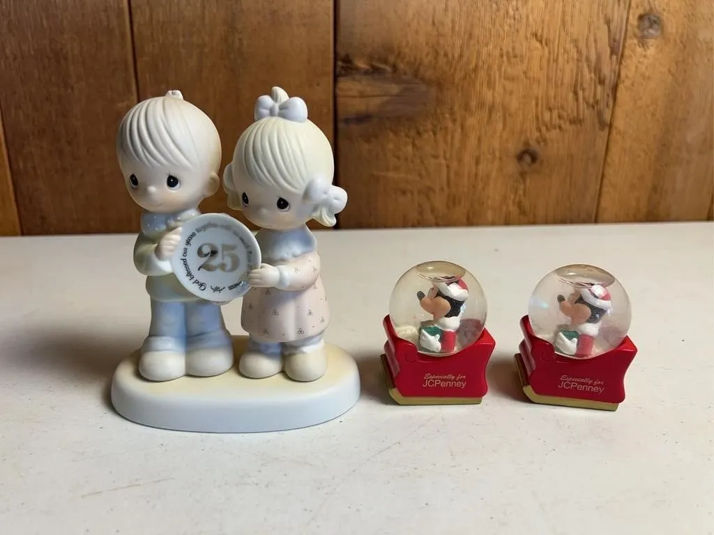 25th Anniversary Precious Moments & Disney Snowglo