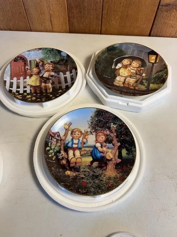 Danbury Mint Hummel Little Companions Plates Set
