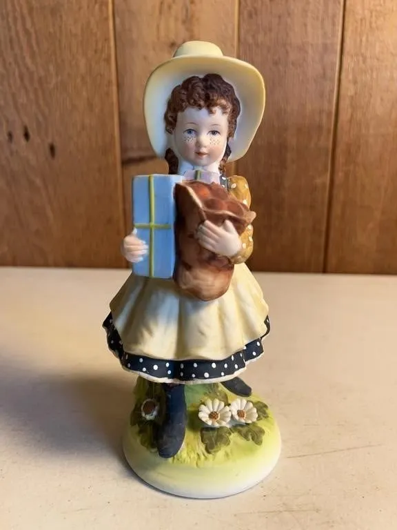 1973 Holly Hobbie Porcelain Figurine HHF-1