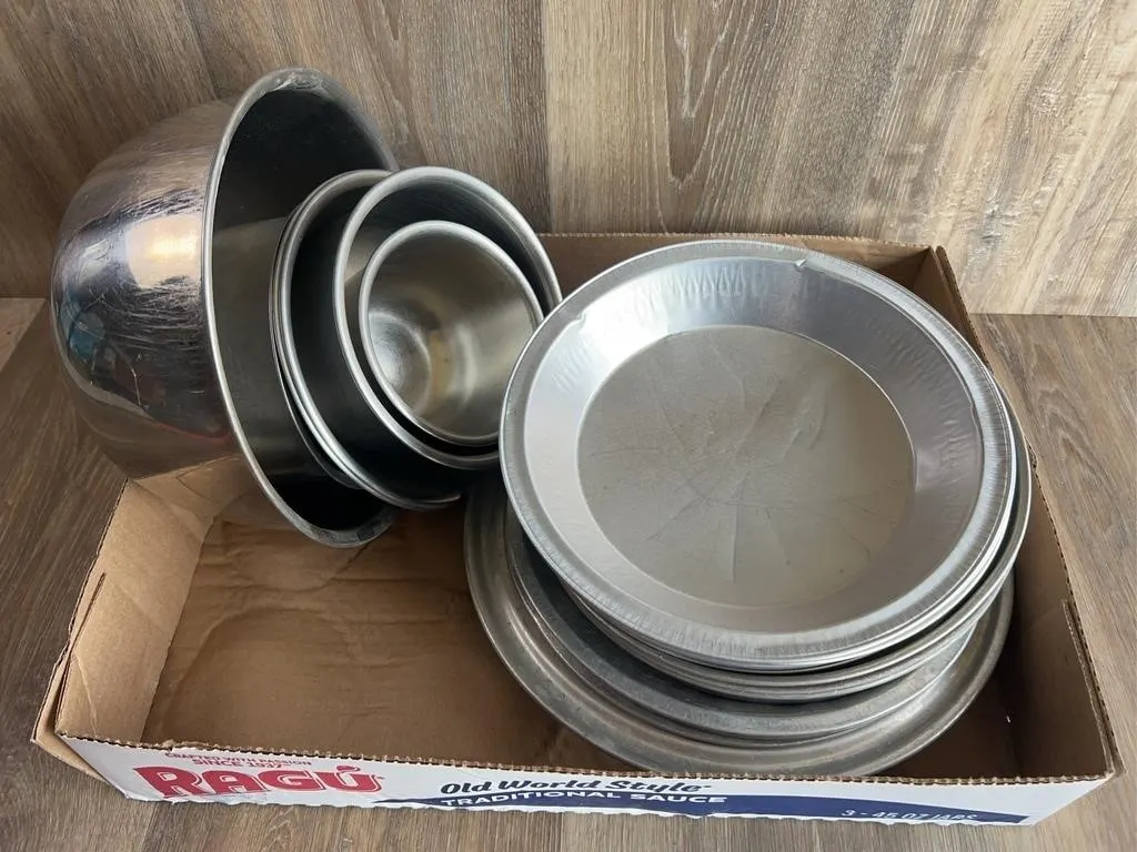 Mixing Bowls & Aluminum Baking Pans Lot