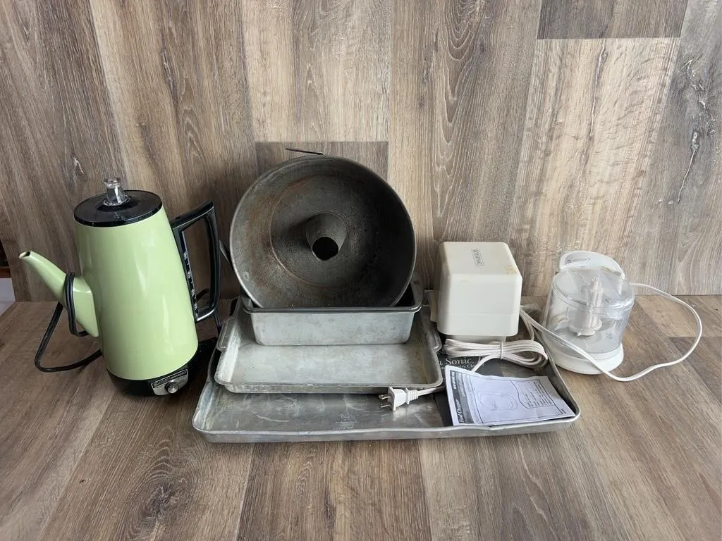 Vintage Kitchen Appliances & Jewelry Cleaner Lot