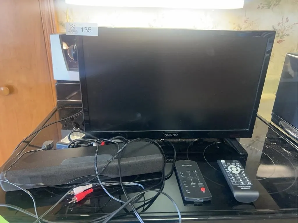 Insignia 24-Inch LED TV & Soundbar Bundle