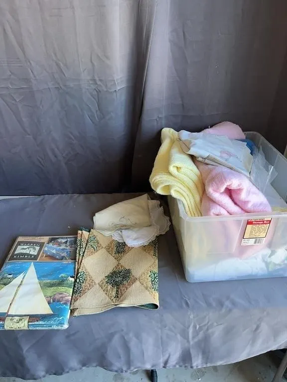 Household Linens & Warren Kimble Tablecloth