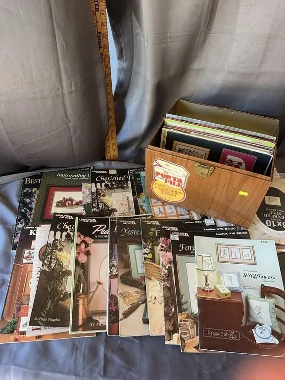 Cross-Stitch Leaflets with Metal Storage Box