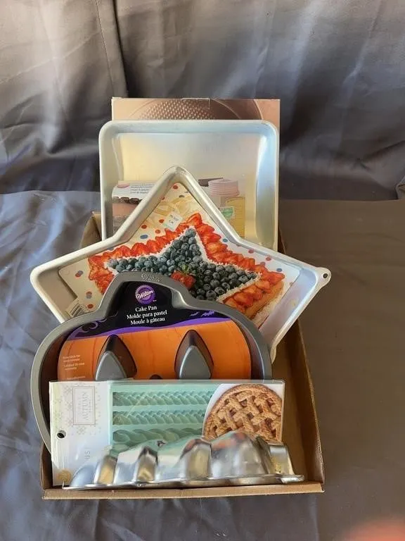 Wilton Cake Pans & Baking Accessories
