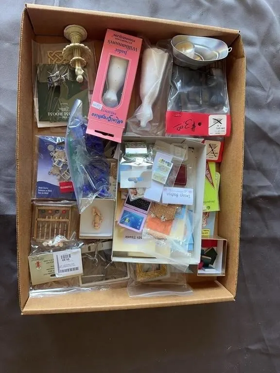 Dollhouse Miniatures & Accessories Lot
