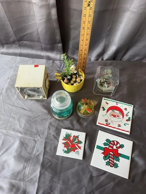 Midland Cube Radio & Holiday Decor Assortment