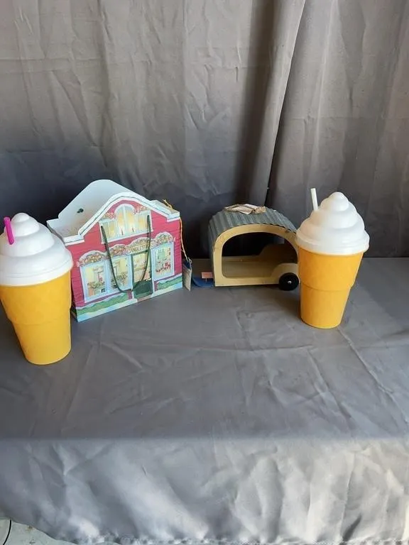 Novelty Ice Cream Cups & Camper Planter Set