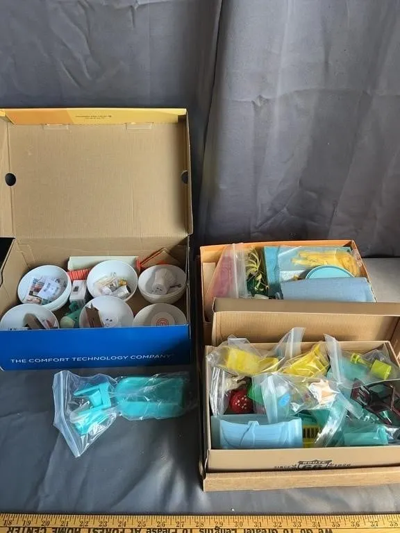 Dollhouse Miniatures & Accessories Lot