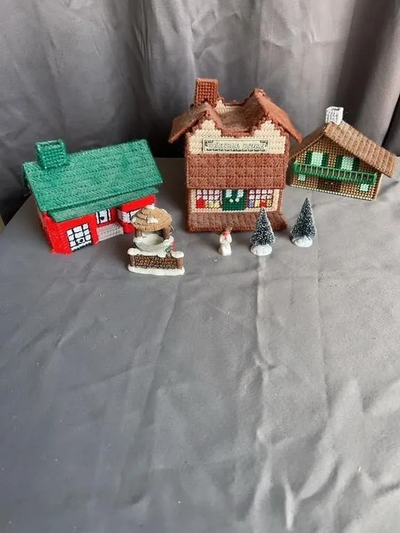 Holiday Village Buildings & Accessories Lot
